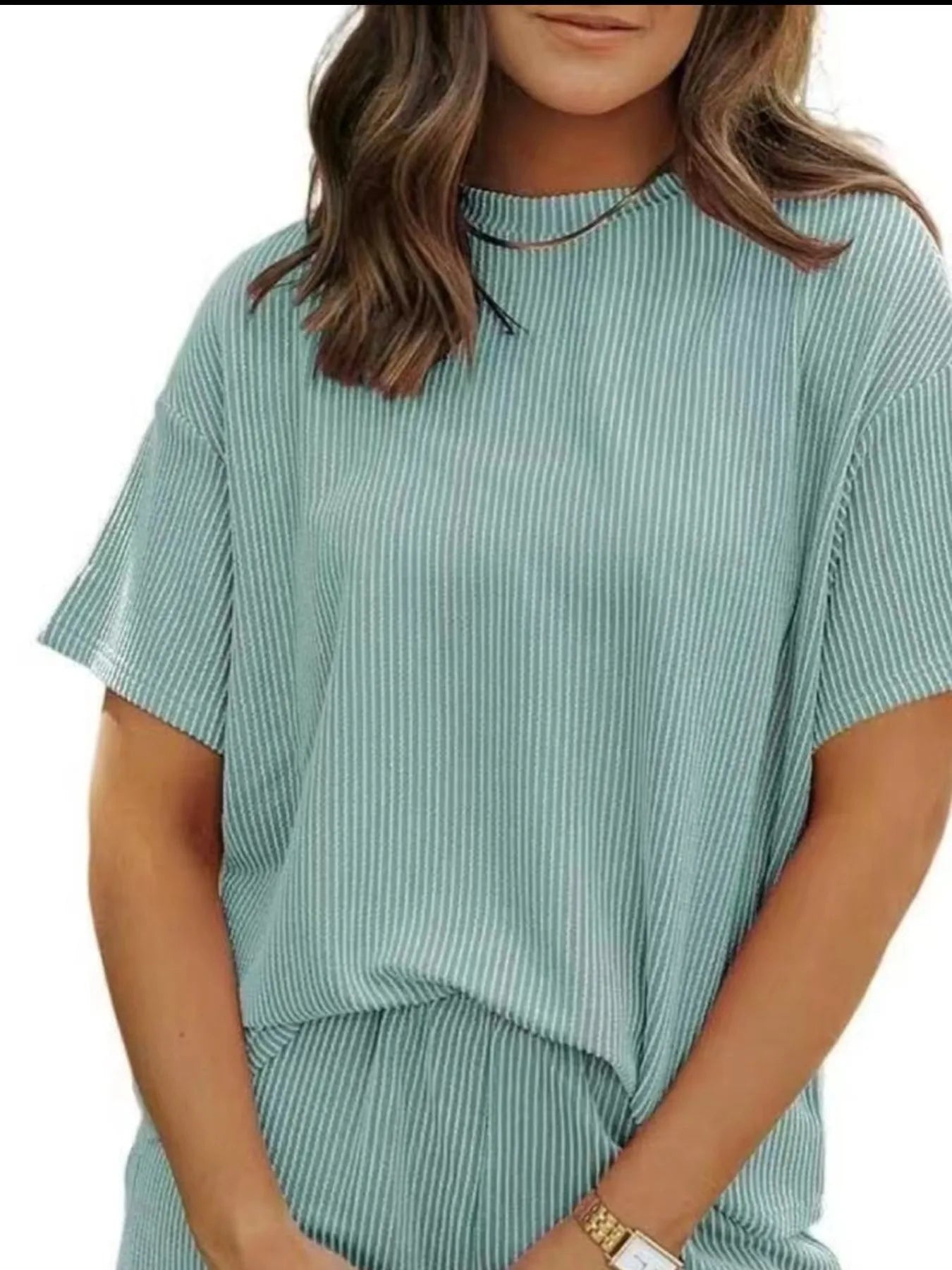 Side detail of pink ribbed shorts with adjustable waistband – Voguelle