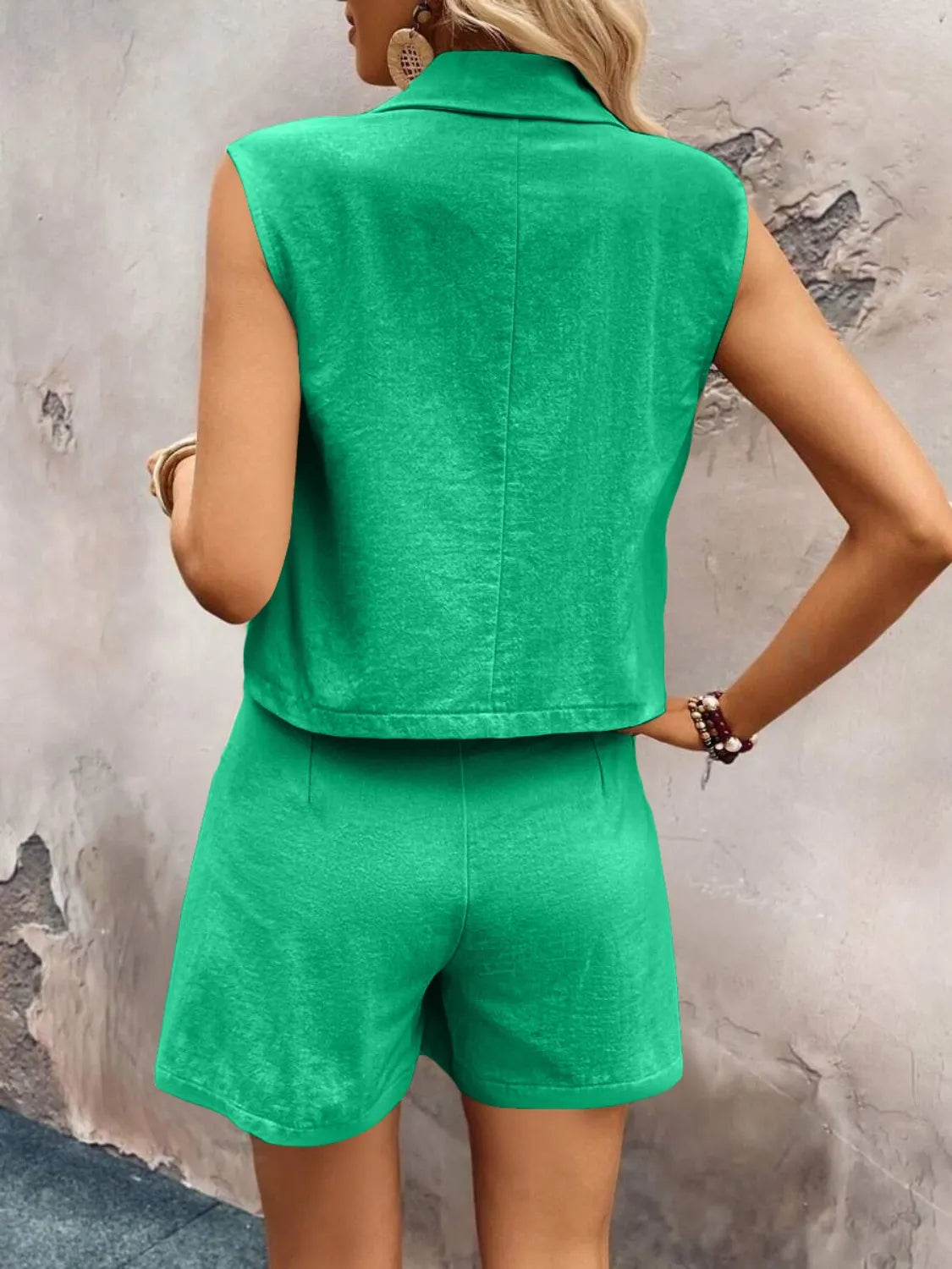 Back detail of green sleeveless shorts set – Voguelle