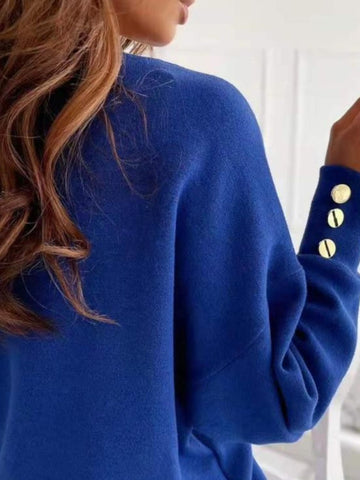 Close-up of V-neckline and button sleeve detail sweatshirt – Voguelle