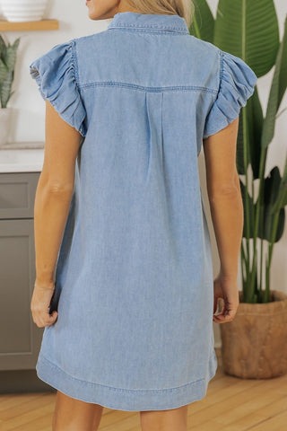 Close-up of ruched bodice and collar detail on denim dress – Voguelle