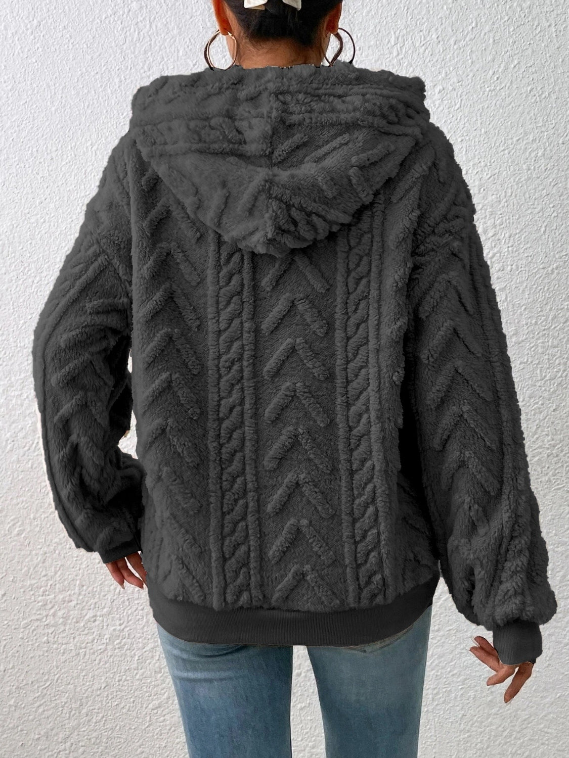 Model pairing beige fleece hoodie with light blue jeans – Voguelle