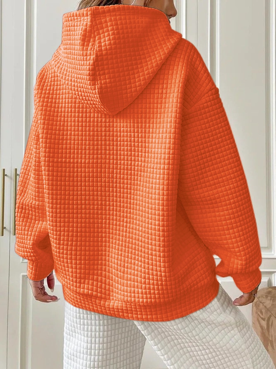 Beige hoodie with relaxed drop shoulder fit – Voguelle