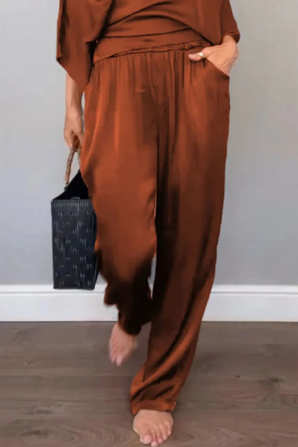 Comfortable wide-leg wrap jumpsuit in black – Voguelle