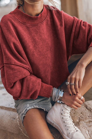 Sweatshirt styled with denim shorts – Voguelle
