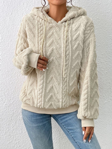 Plush beige fleece hoodie with textured chevron style – Voguelle