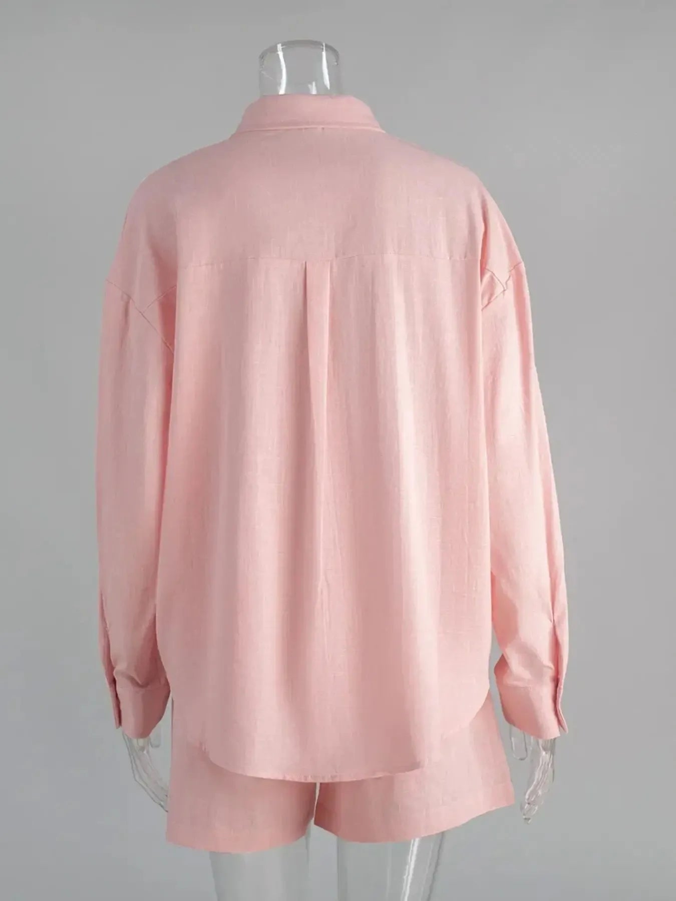 Streetwear-inspired look in pink two-piece outfit – Voguelle