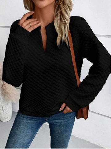 Casual styling of white quilted notched neck sweatshirt – Voguelle