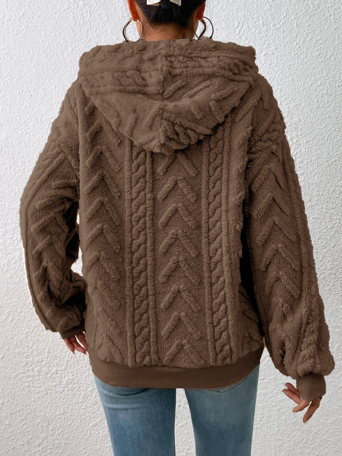 Drawstring hood detail of beige fleece textured hoodie – Voguelle