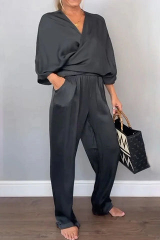 Elegant wrap surplice jumpsuit in black with relaxed fit pants – Voguelle