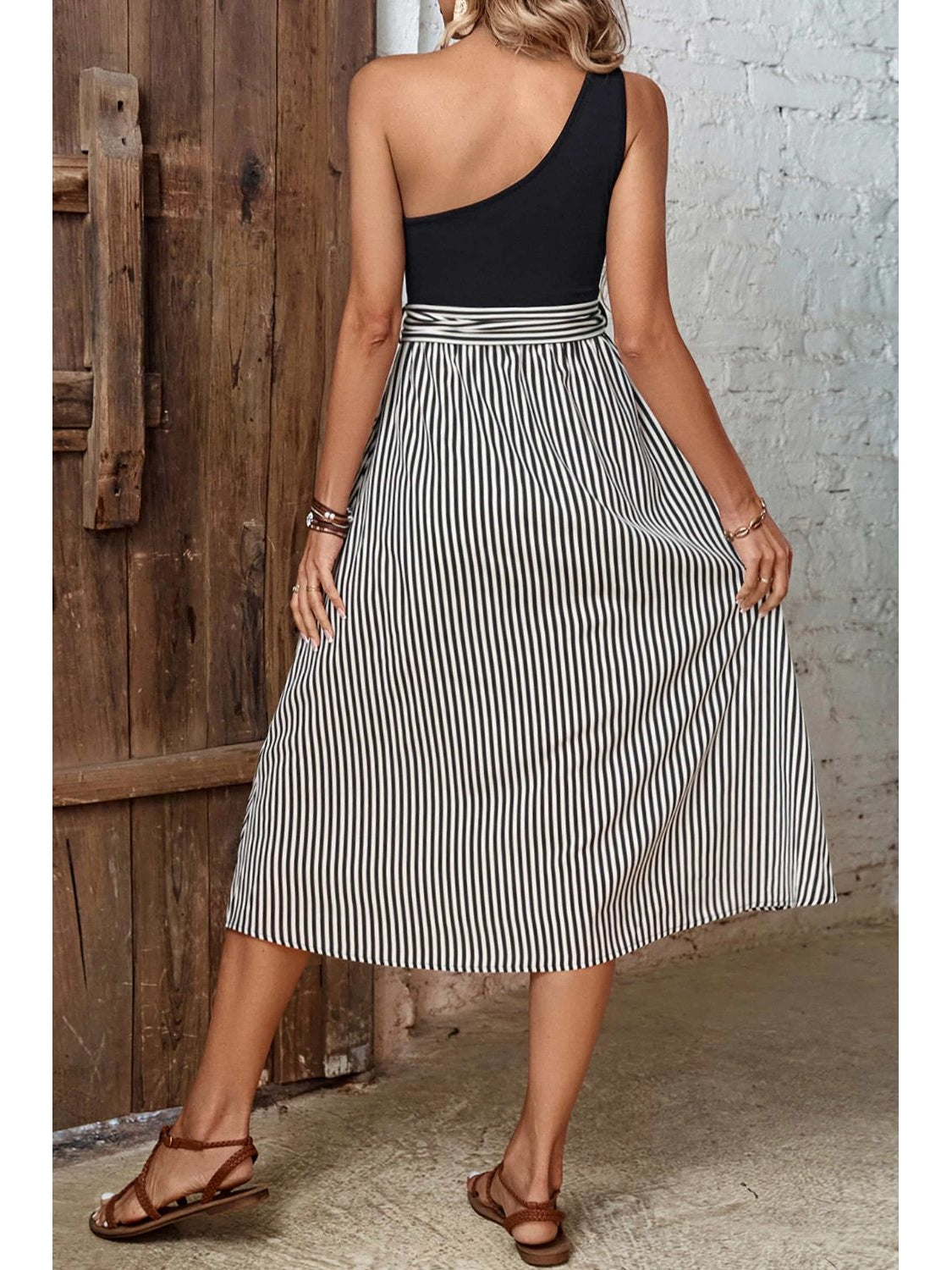 Side angle of one-shoulder striped slit casual dress – Voguelle