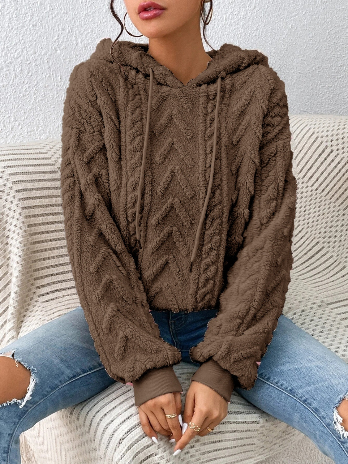 Close-up sleeve cuff detail of beige fleece hoodie – Voguelle