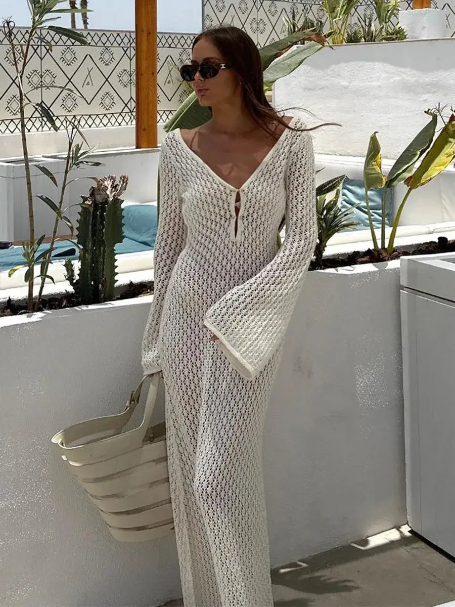 Long knit hollow-out dress close-up view – Voguelle