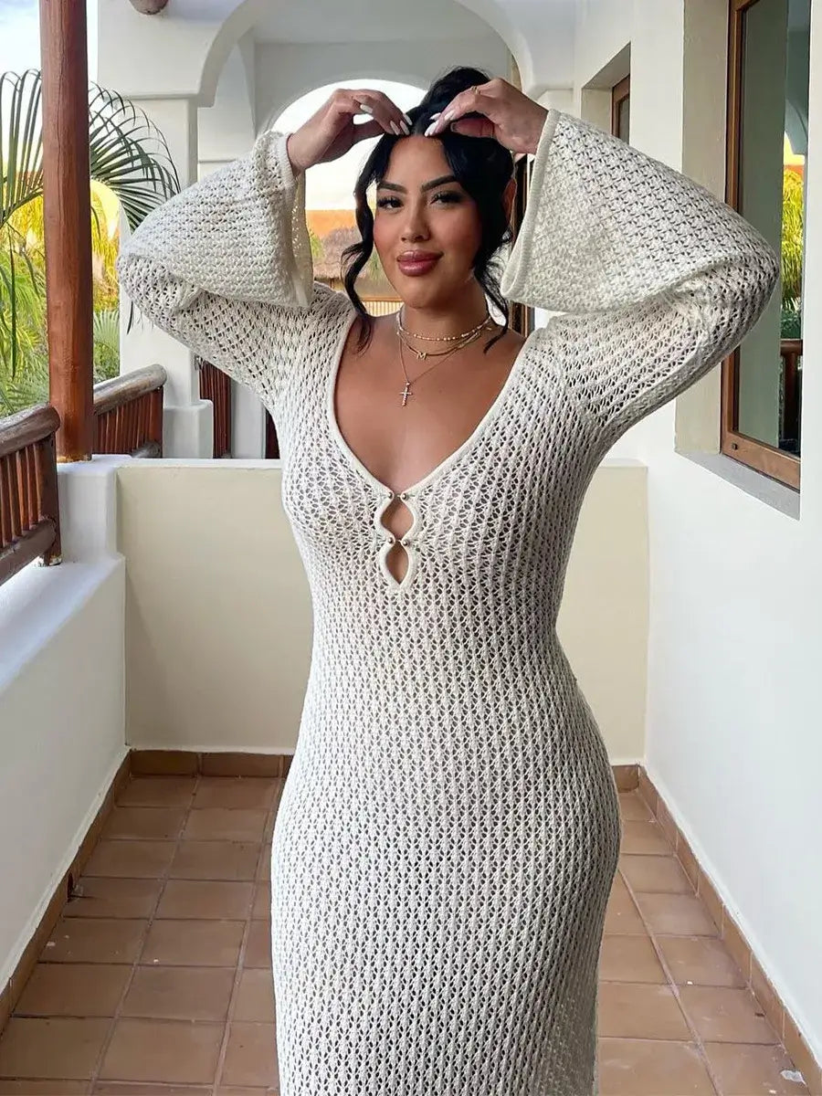 Model holding bag in knit maxi dress – Voguelle