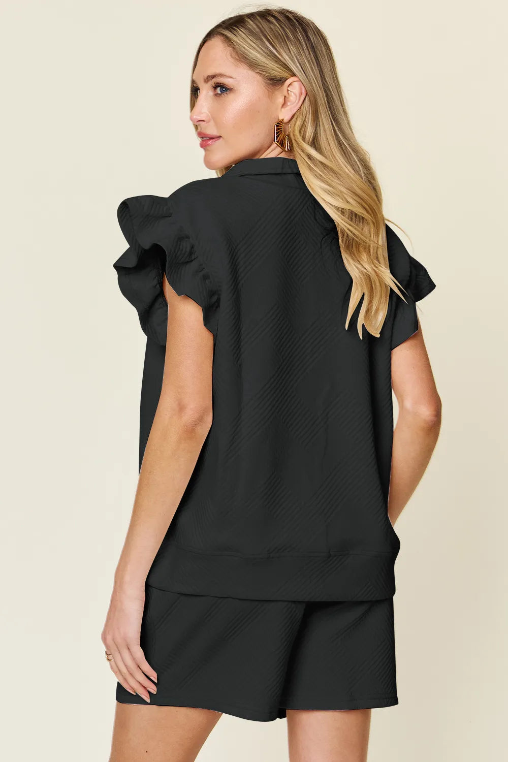 Side angle cream flounce sleeve blouse and shorts set – Voguelle