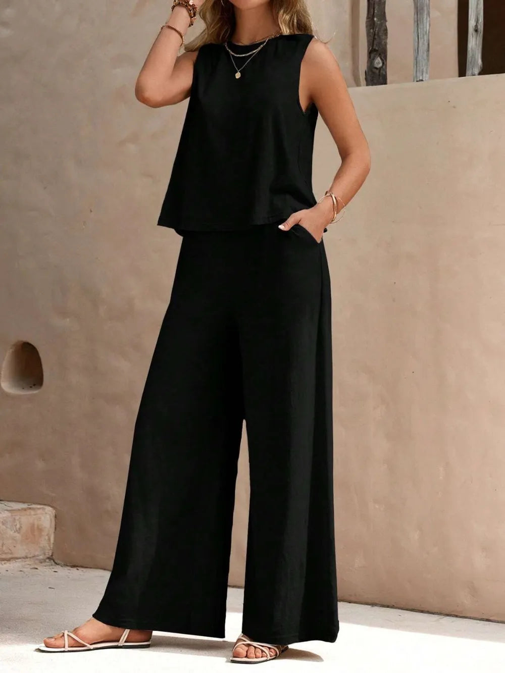 Chic two-piece outfit with sleeveless top and wide leg trousers – Voguelle