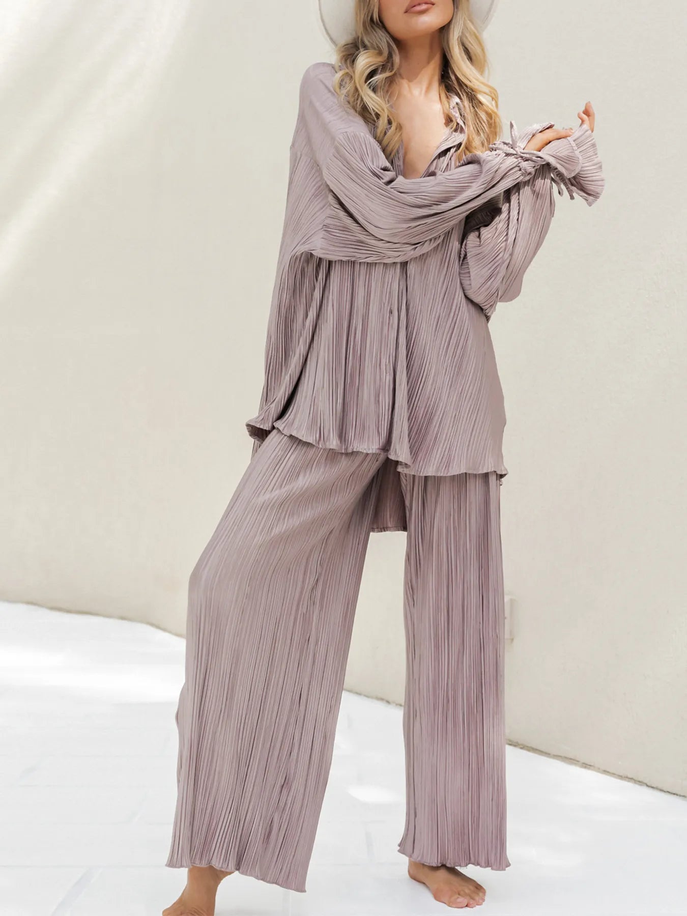 Chic relaxed fit pleated black top and trousers – Voguelle