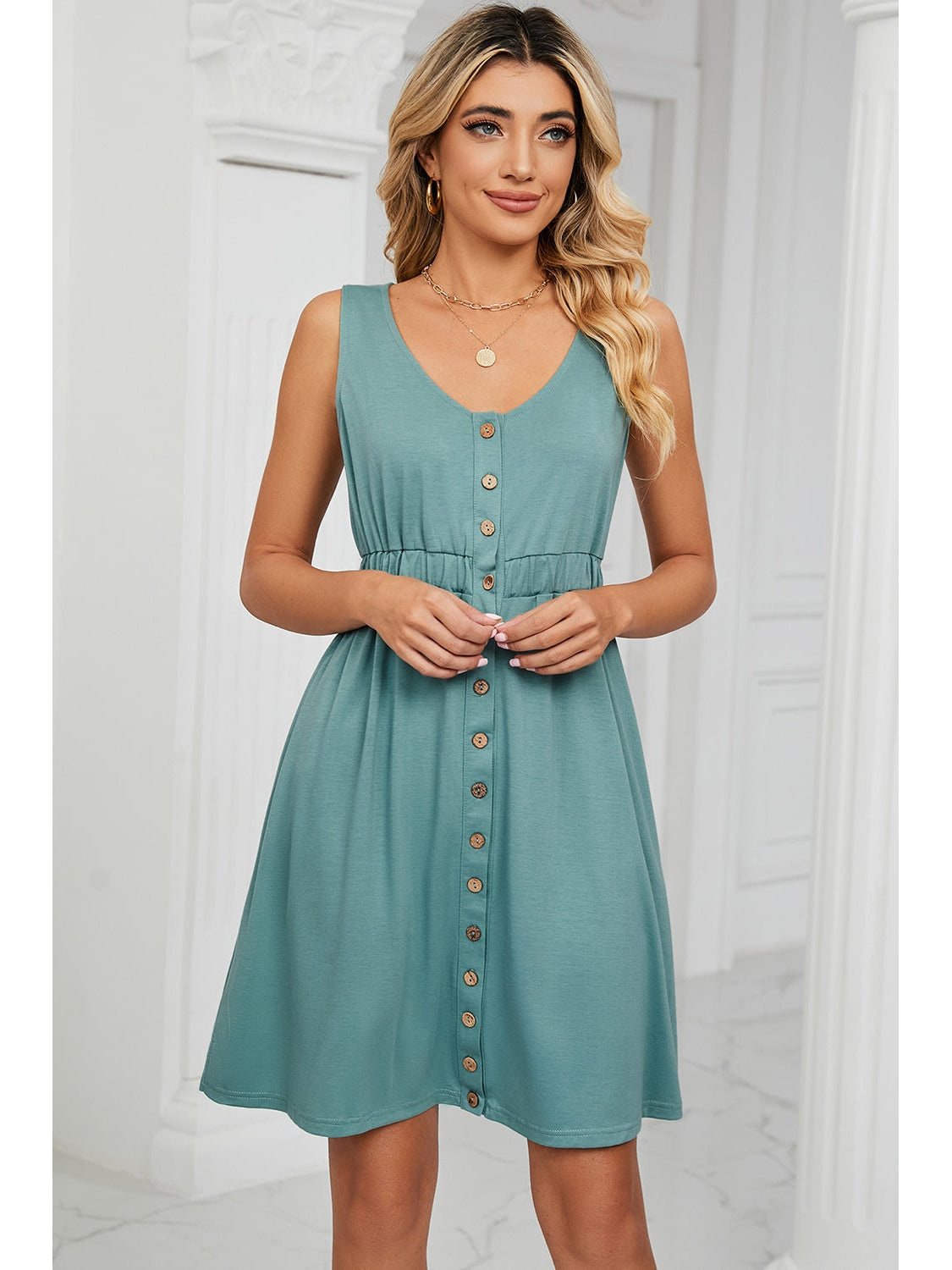 Model wearing spaghetti strap mini – Voguelle