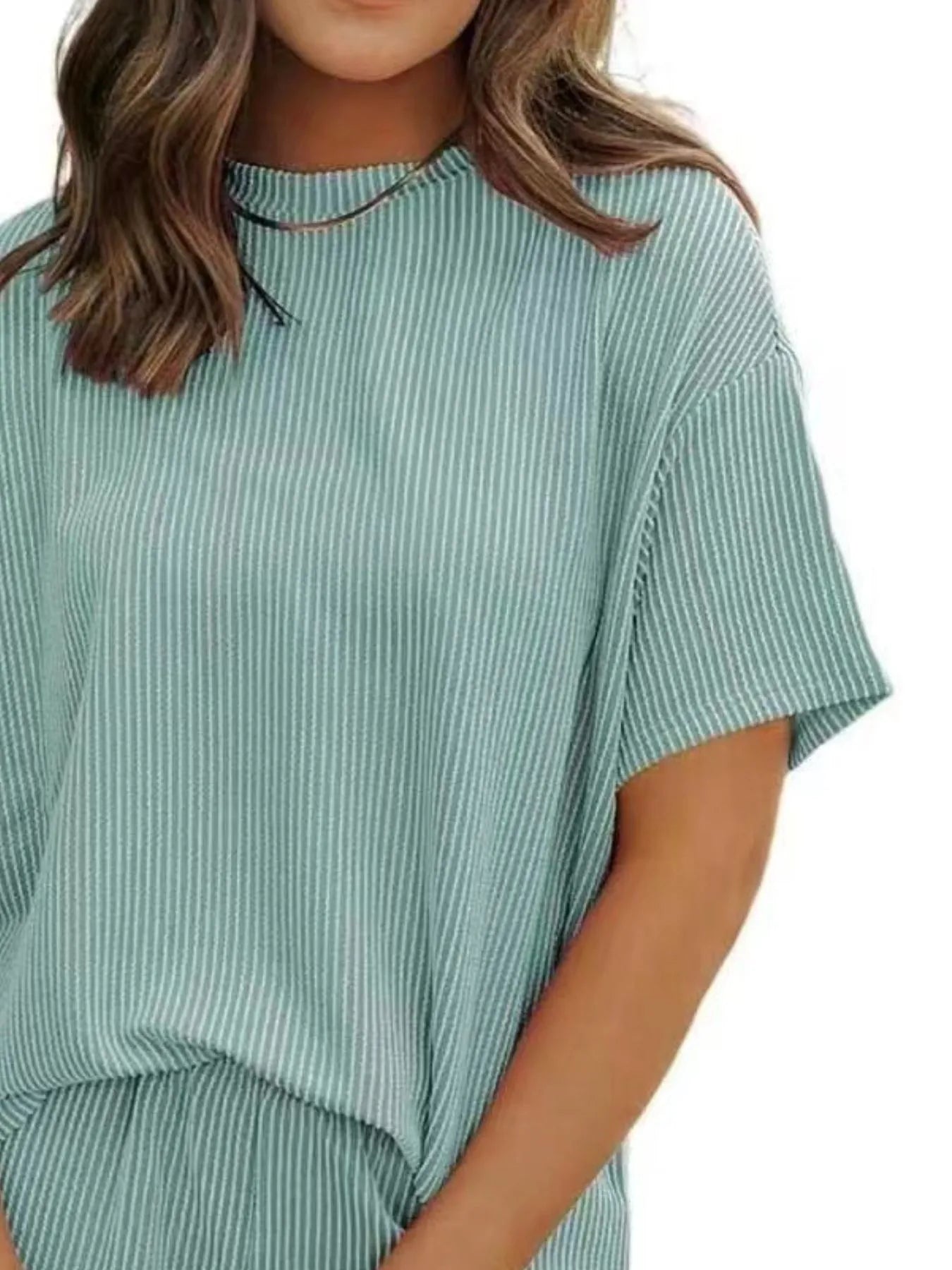 Oversized ribbed short sleeve top with hip-length fit – Voguelle