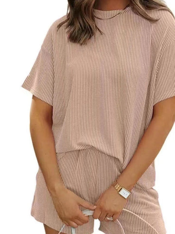 Front angle highlighting ribbed fabric and relaxed fit shorts – Voguelle