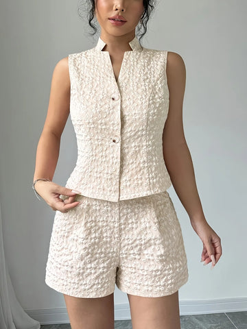 Close-up cream textured fabric on vest and shorts – Voguelle