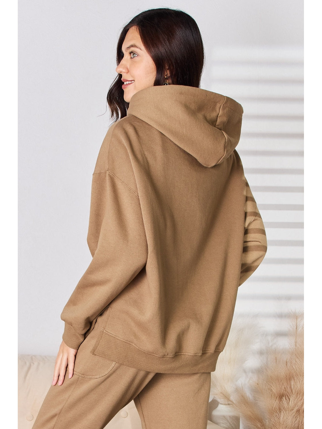 Model wearing tan pullover hoodie with long sleeves – Voguelle