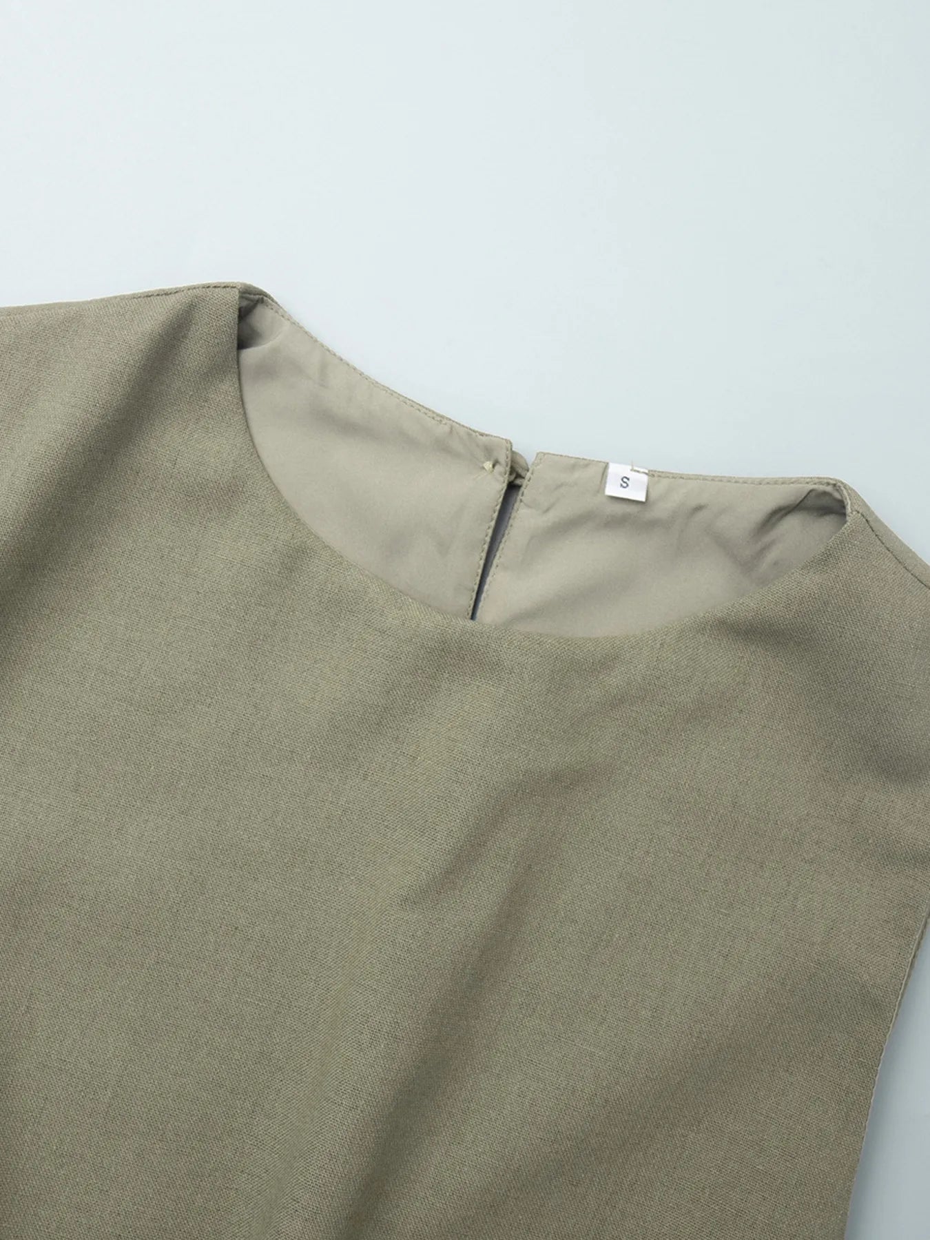 Close-up detail of beige round neck sleeveless summer set – Voguelle