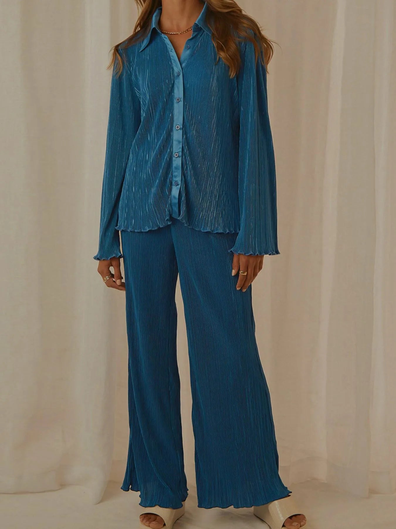Full outfit view of orange two-piece set with long sleeves – Voguelle