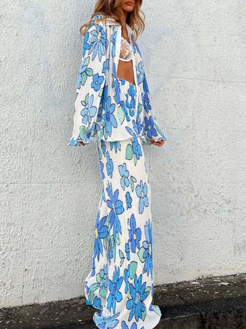 Side detail of wide-leg pants with bold abstract Light Blue – Voguelle