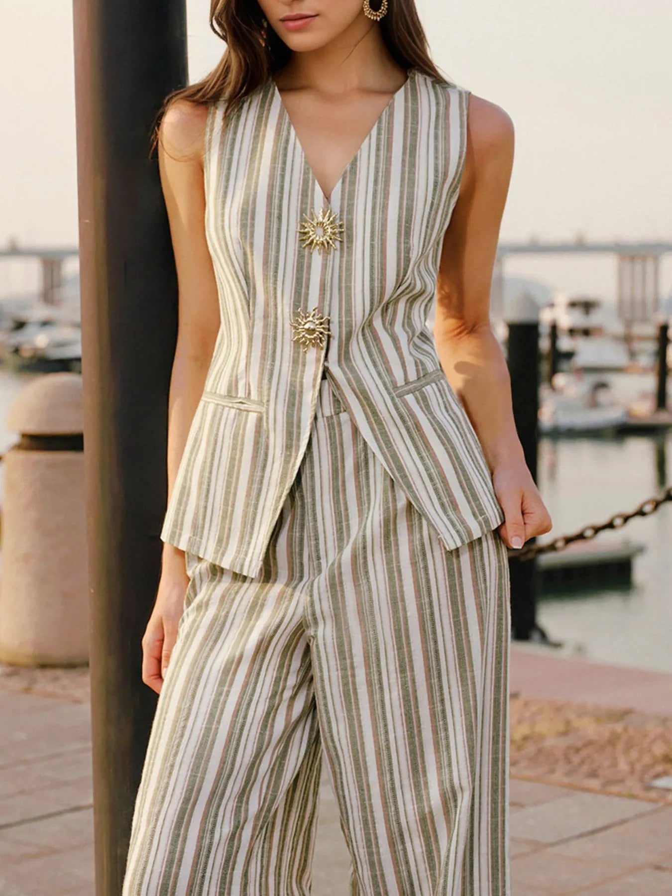 Close-up of Buttoned Striped Sleeveless V-Neck Vest Top – Voguelle
