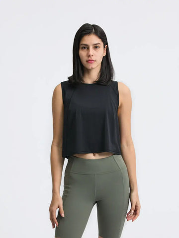 Model posing in Millennia Cropped Active Tank in black – Voguelle