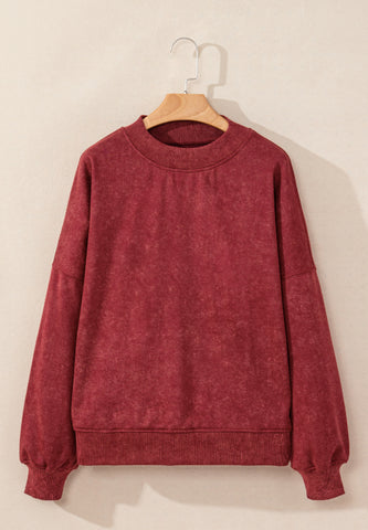 Model sitting in oversized sweatshirt – Voguelle