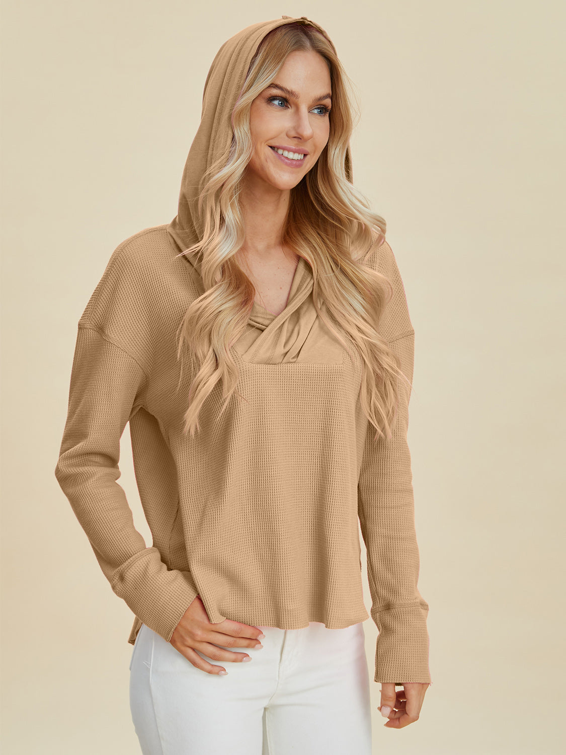 Pink hoodie with dropped shoulder design – Voguelle