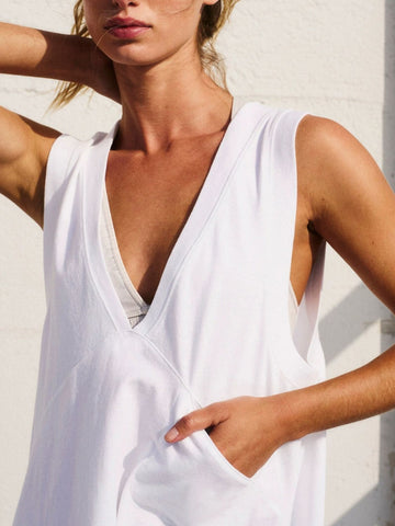 Relaxed fit side slit V-neck tank top in white – Voguelle