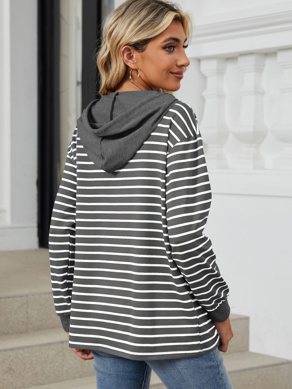 Comfortable striped hoodie with drawstring – Voguelle