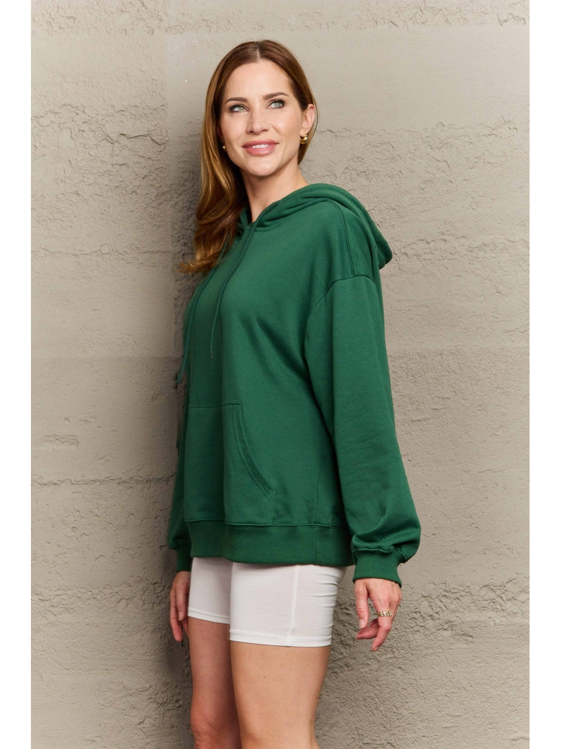 Model showcasing oversized camel hoodie with hood – Voguelle