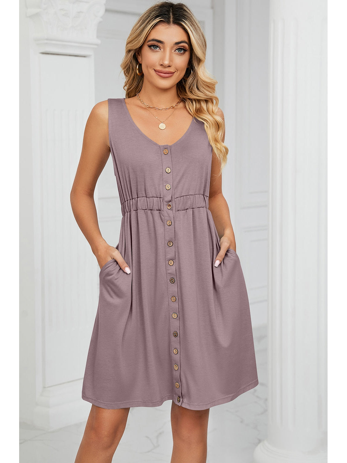 Close-up of button front detail – Voguelle