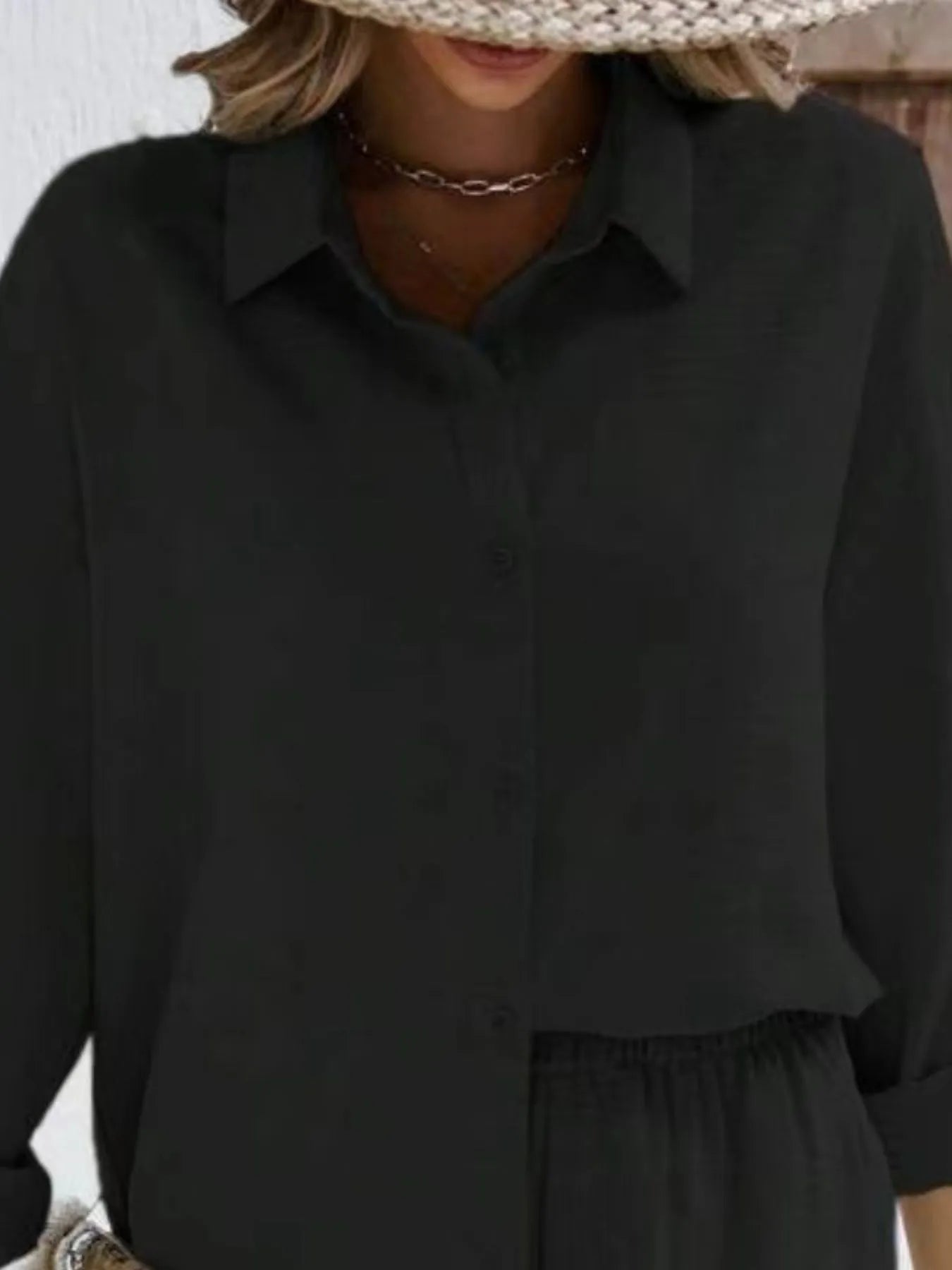 Side detail of relaxed fit button down shirt and shorts in black – Voguelle