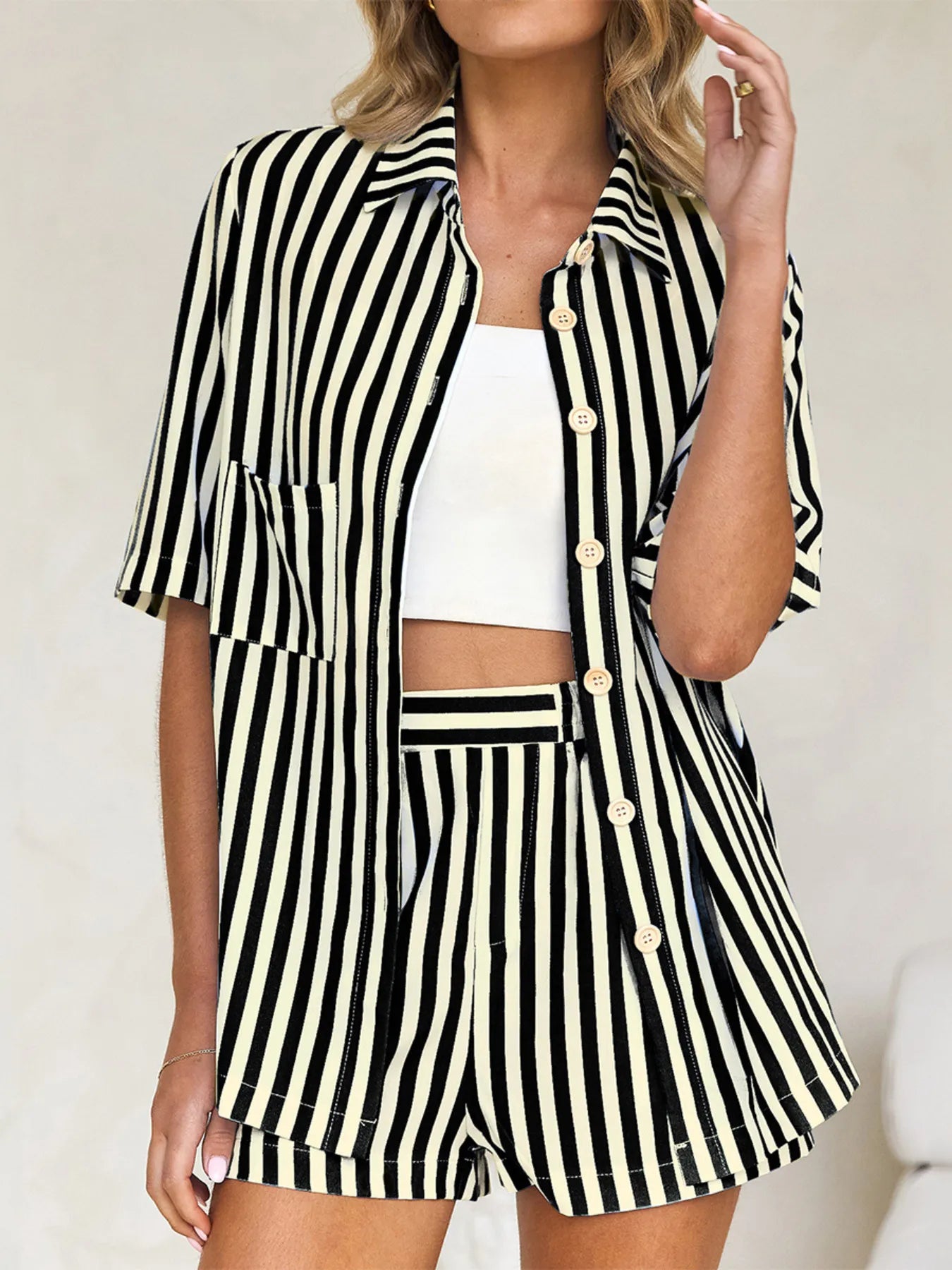 Striped casual summer shirt and shorts outfit in black and white – Voguelle