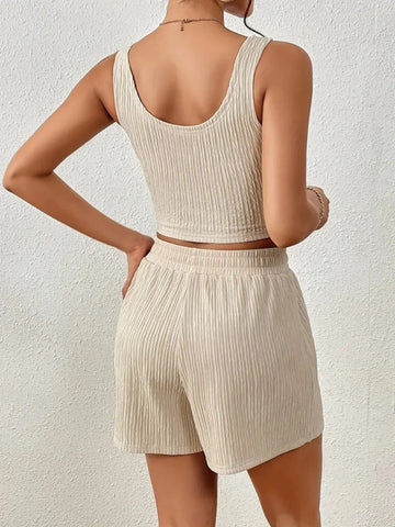 Beige scoop neck crop top and shorts styled for summer – Voguelle