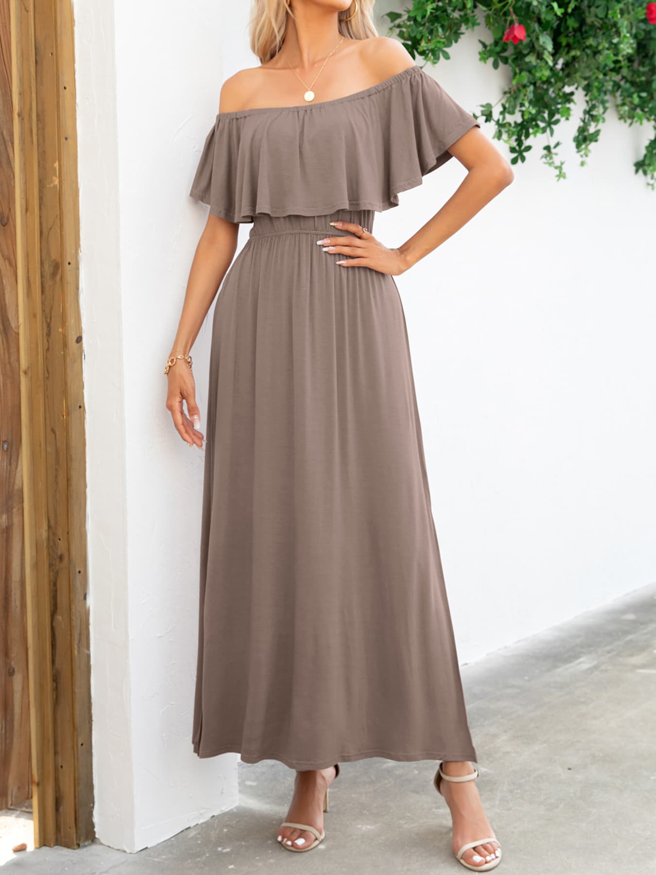 Chic navy maxi dress with off-shoulder neckline and slit – Voguelle