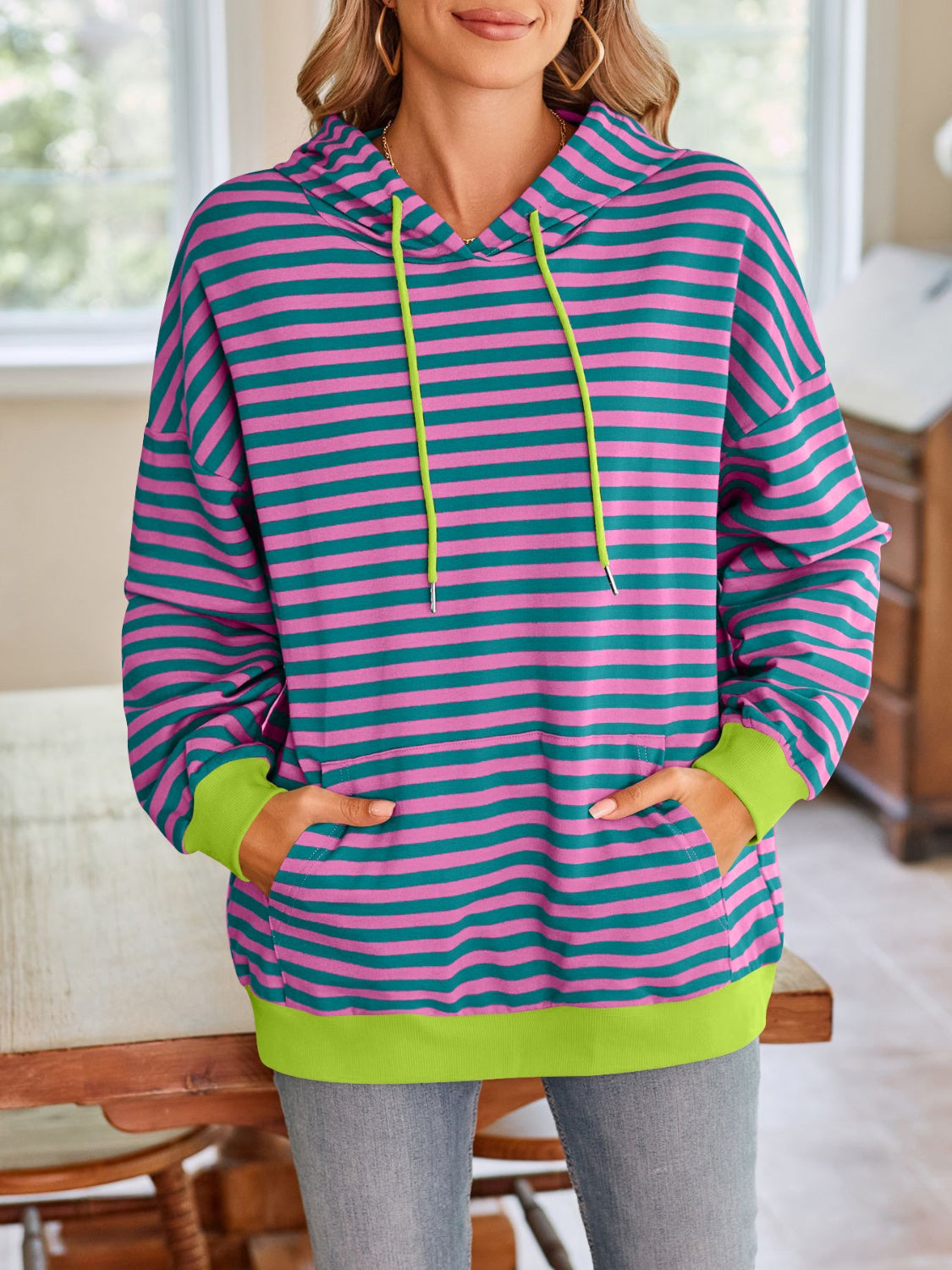 Classic striped hoodie with navy and white pattern – Voguelle