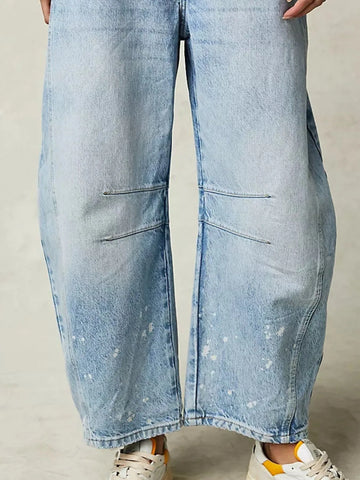 Front angle of light blue wide leg denim jeans – Voguelle