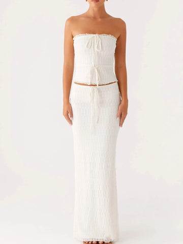 Model posing in strapless lace two-piece set with maxi skirt – Voguelle