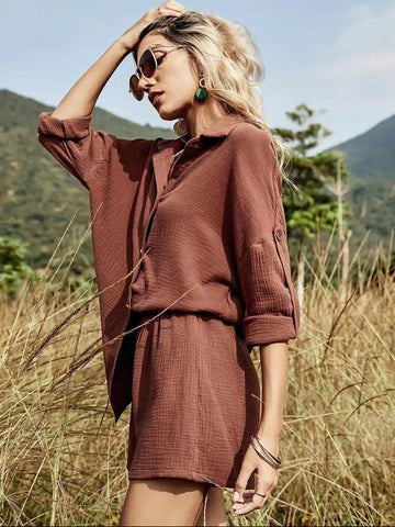 Side angle of relaxed fit shirt and shorts set in brown – Voguelle
