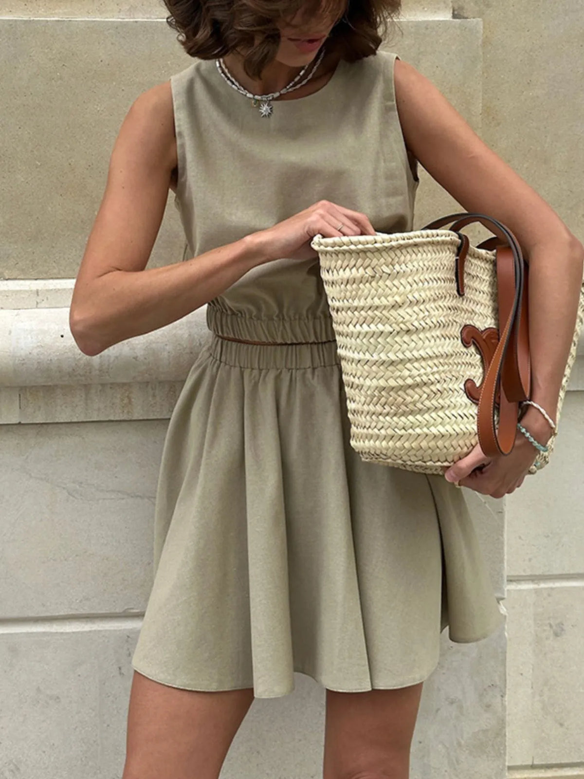 Casual beige sleeveless two-piece skirt set outfit – Voguelle