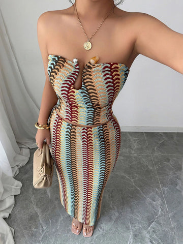 Close-up of strapless crop tube top with matching high waist skirt – Voguelle