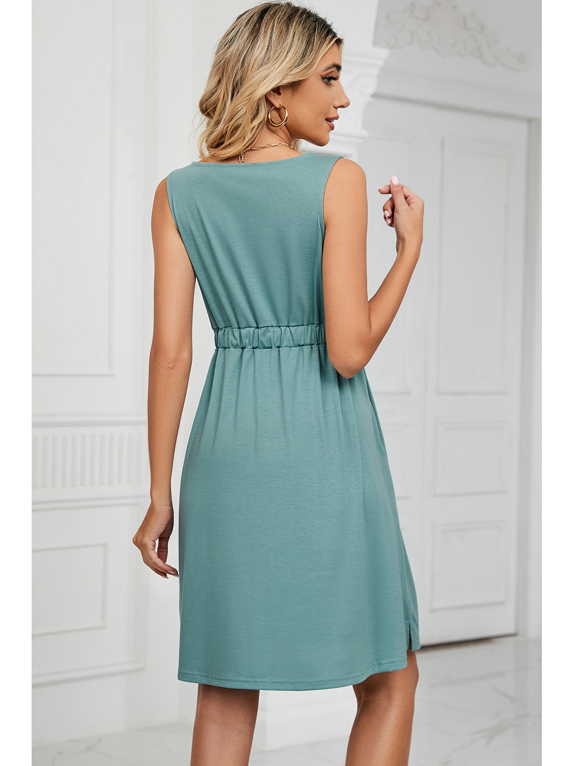 Side view of buttoned pocket mini – Voguelle