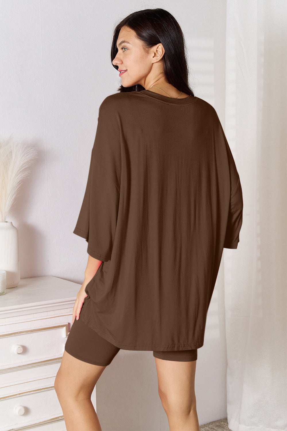 Model in oversized brown top with matching shorts – Voguelle