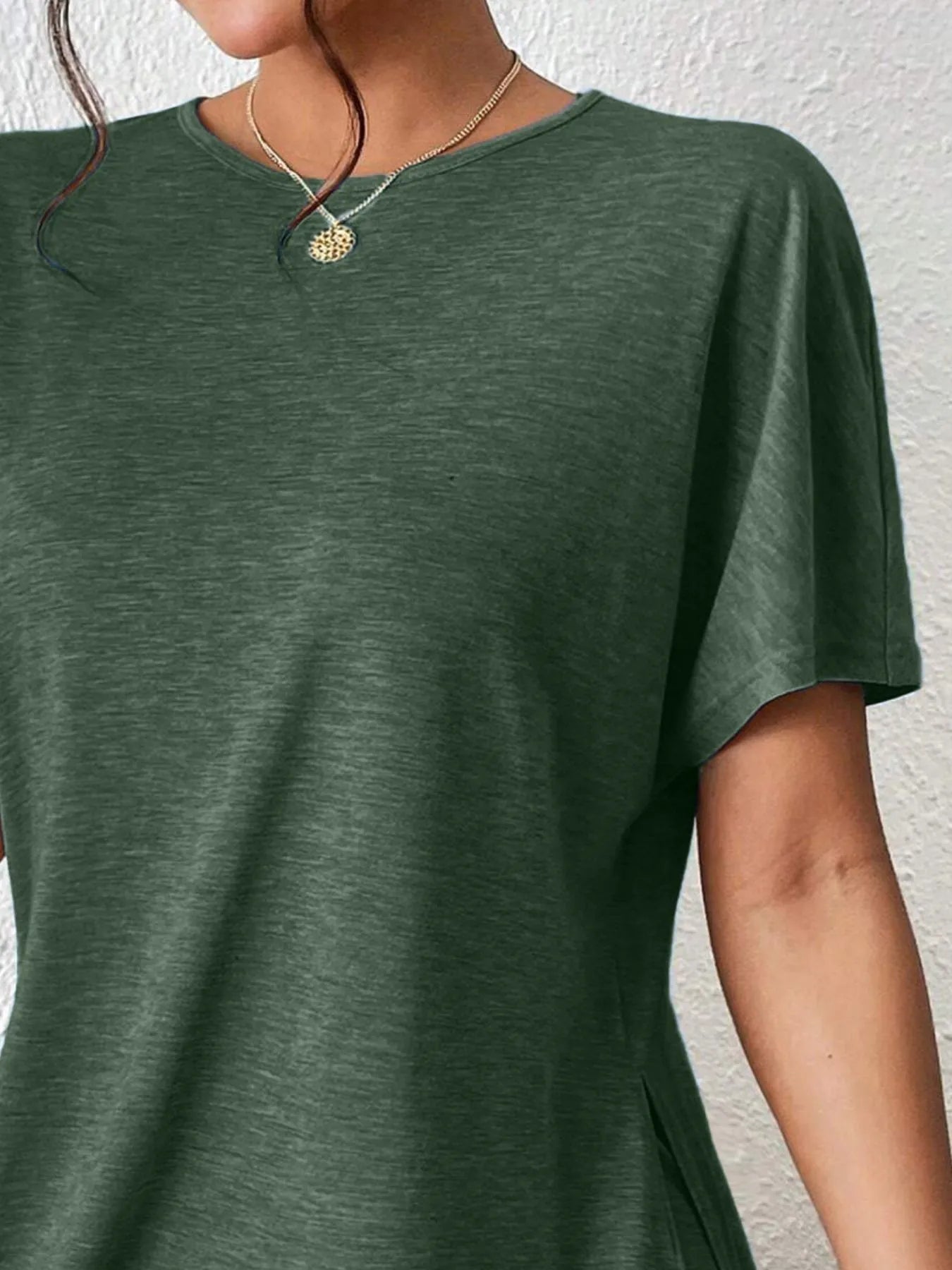 Front close-up of casual tunic top in pink – Voguelle
