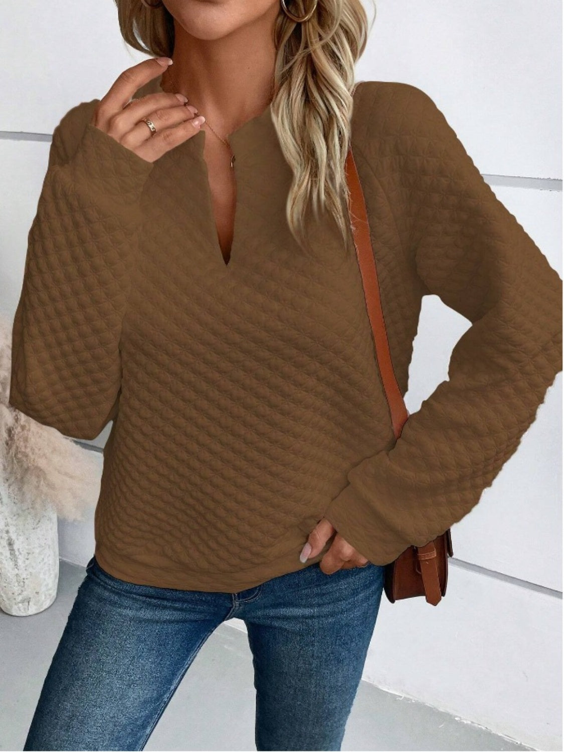 Quilted design notched sweatshirt in white – Voguelle